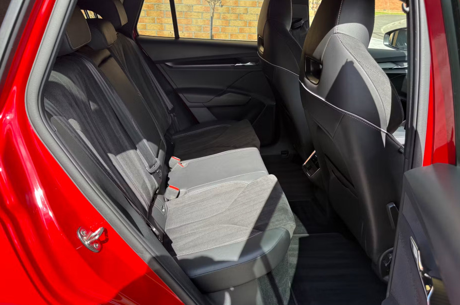 Skoda ENYAQ 150Kw 80 Sportline 82Kwh Red #4