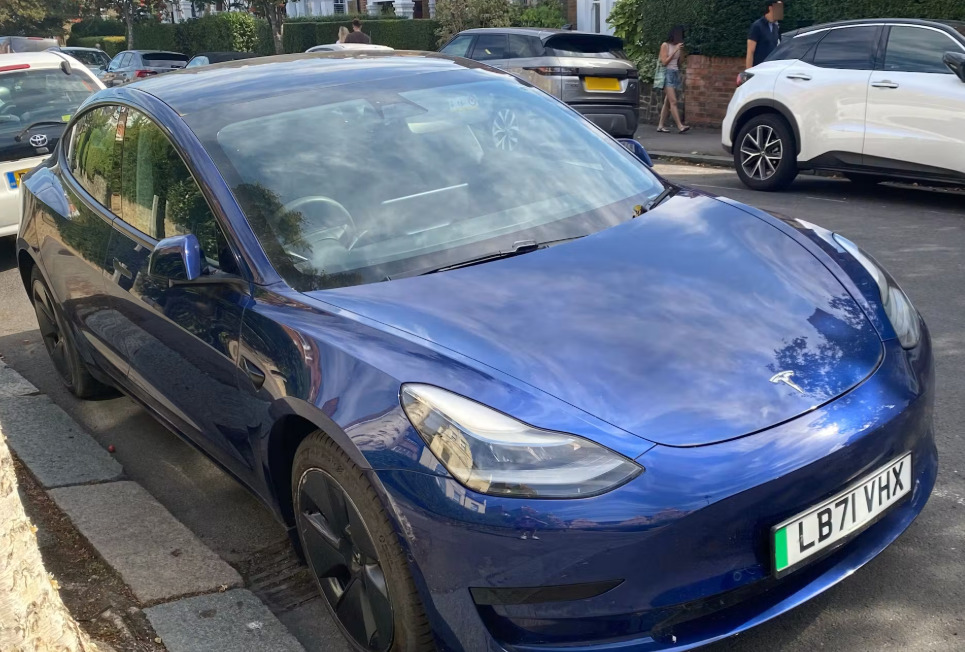 Tesla Model 3 Standard Plus Blue