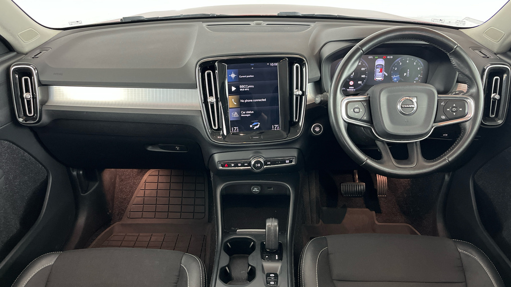 Volvo XC40 T3 Momentum Red #5