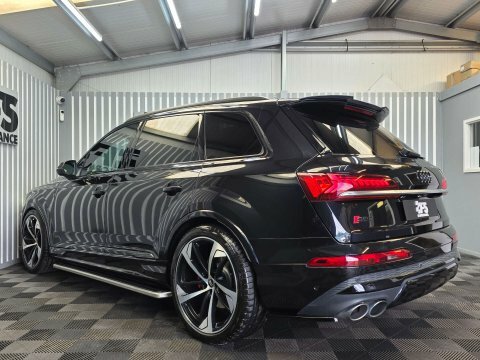 Audi SQ7 2020 69 4.0 Black #4