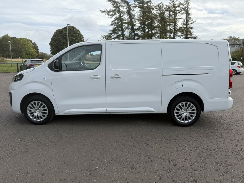 Vauxhall Vivaro Panel Van 1.5 Vivaro Pro 1.5Td 100 M6 Ss L2h1 290 DY73XVD White #4