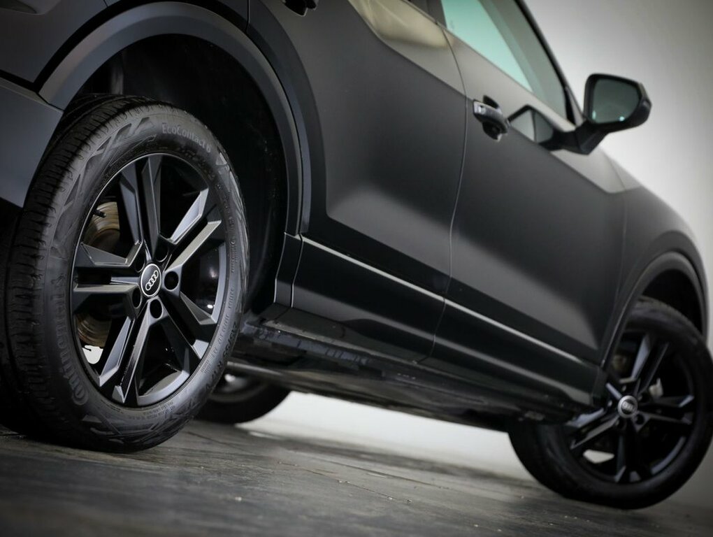 Audi Q2 1.5L Sport Black #6