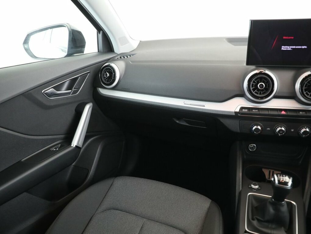 Audi Q2 30 Tfsi 116 Sport Black #38