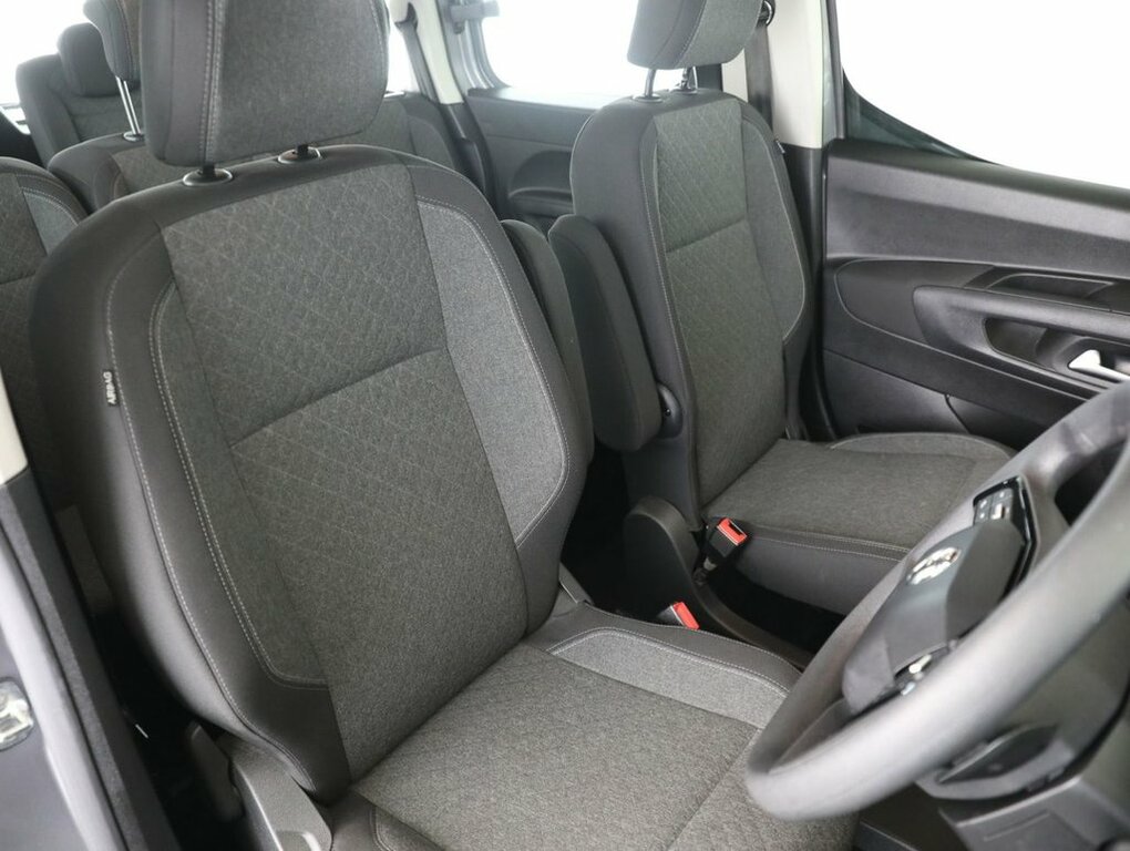 Vauxhall Combo-e Life 52Kwh Ultimate XL Mpv 7.4Kw Cha White #24