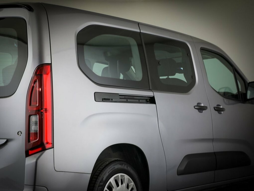 Vauxhall Combo-e Life 52Kwh Ultimate XL Mpv 7.4Kw Cha White #7