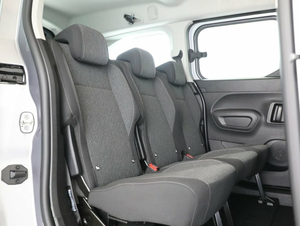 Vauxhall Combo-e Life 52Kwh Ultimate XL Mpv 7.4Kw Cha White #34