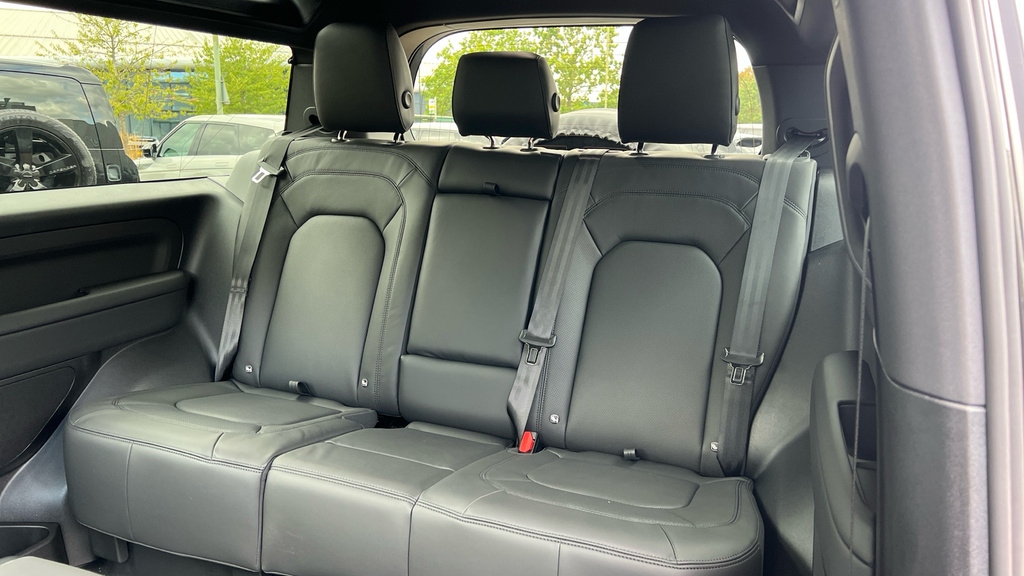 Land Rover Defender Estate Black #4