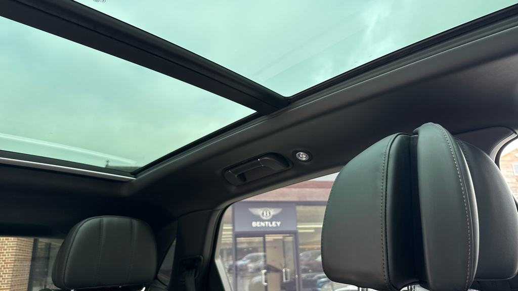Bentley Bentayga Mulliner-city-tour Blue #30