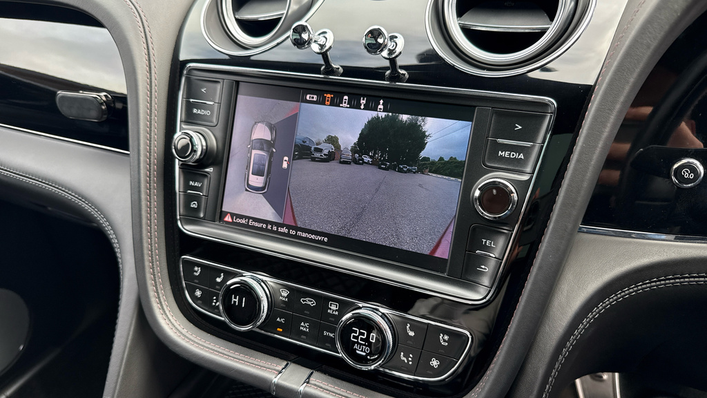Bentley Bentayga Mulliner-city-tour Blue #26