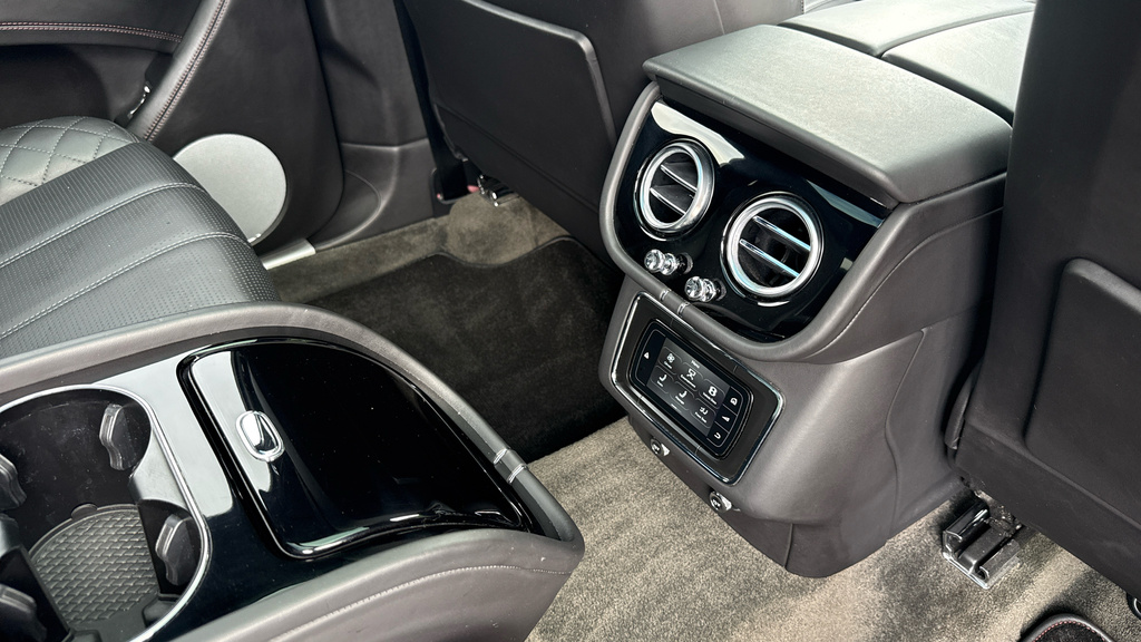 Bentley Bentayga Mulliner-city-tour Blue #17