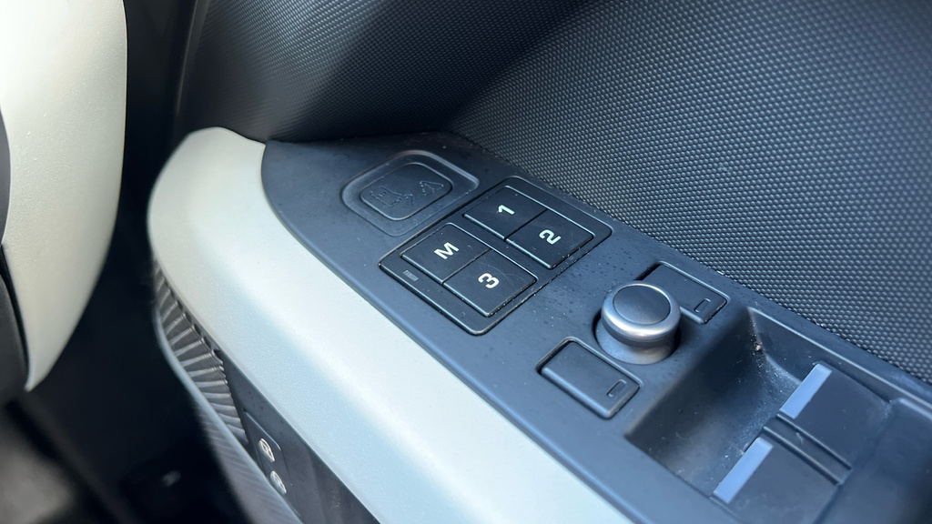 Land Rover Defender 110 110 2.0L Hse Black #26