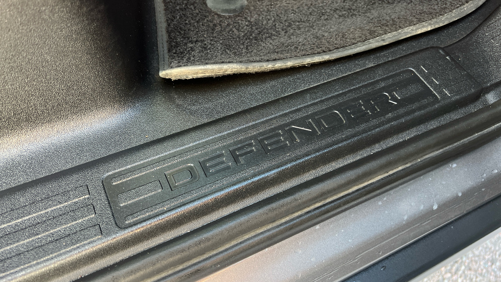 Land Rover Defender 110 110 2.0L Hse Black #24