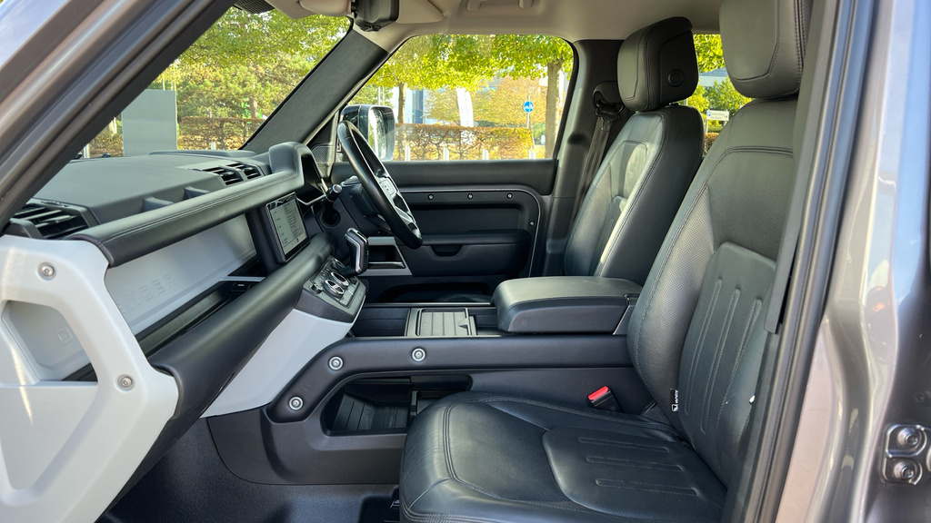 Land Rover Defender 110 110 2.0L Hse Black #3