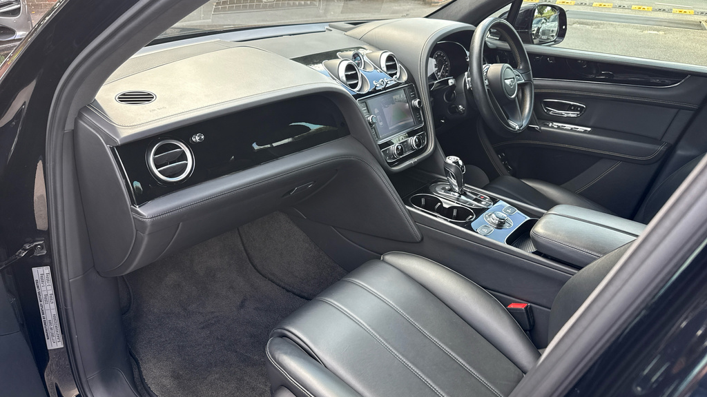 Bentley Bentayga V8 Black #2