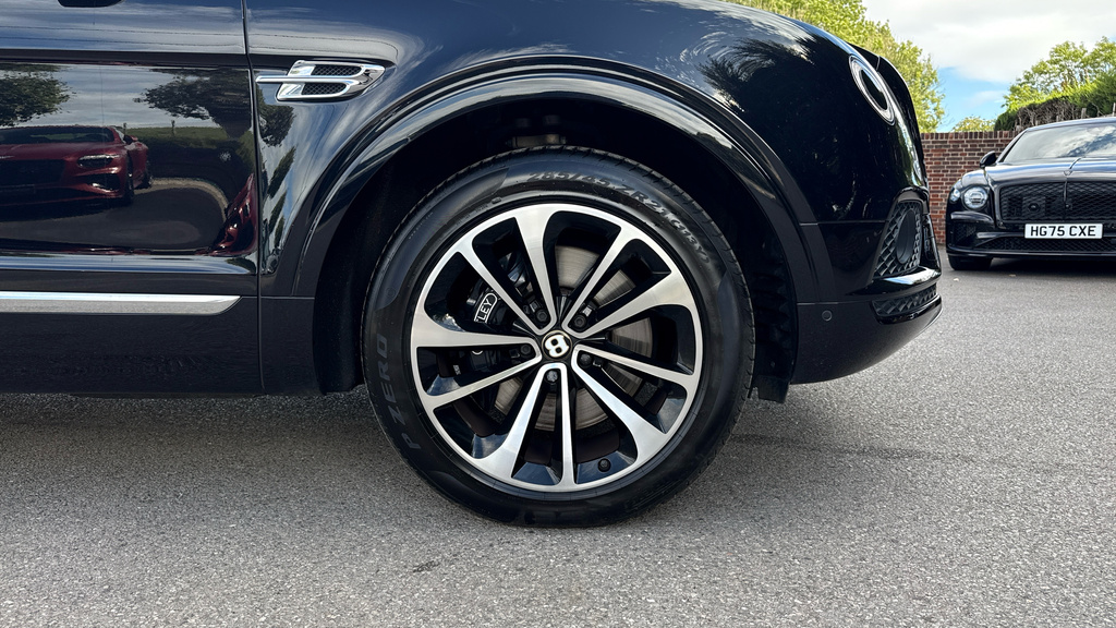 Bentley Bentayga V8 Black #6