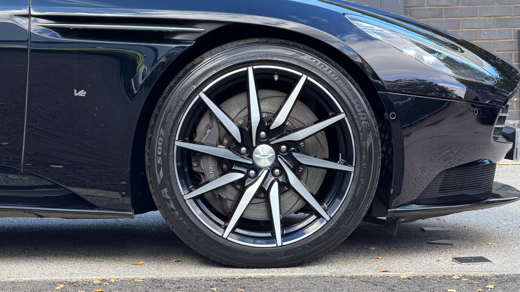 Aston Martin DB11 Coupe Black #4