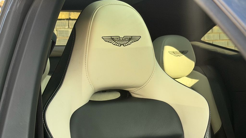 Aston Martin DBX Hatchback White #5
