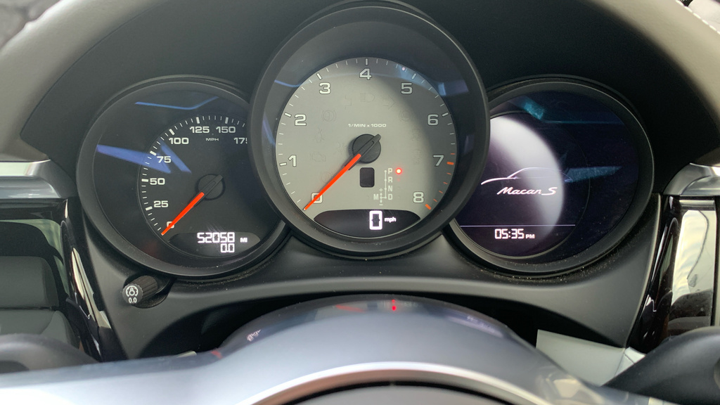 Porsche Macan Estate Black #6