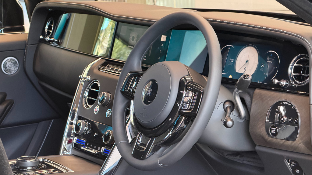 Rolls-Royce Cullinan Suv Black #4