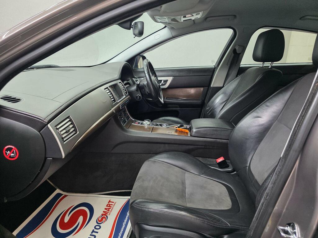 Jaguar XF 2.2L Sport Black #21