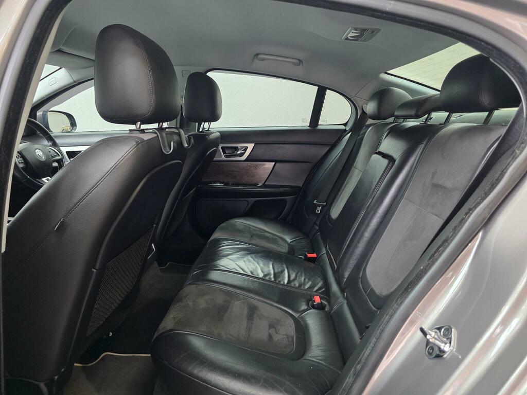 Jaguar XF 2.2L Sport Black #24