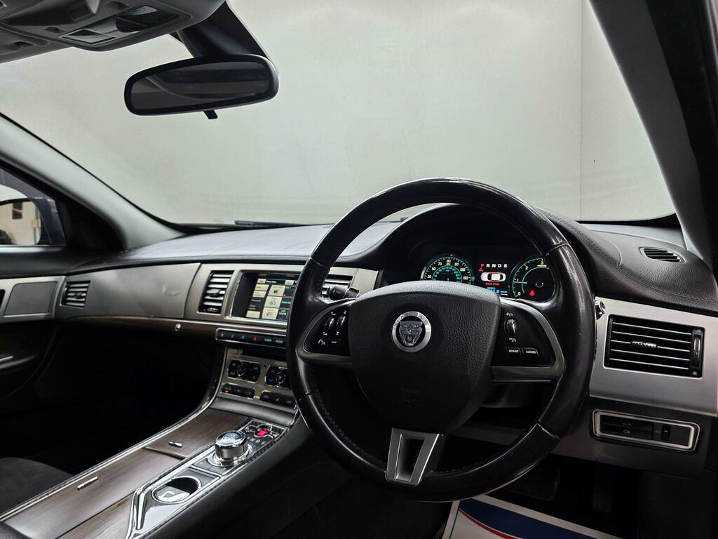 Jaguar XF 2.2L Sport Black #8