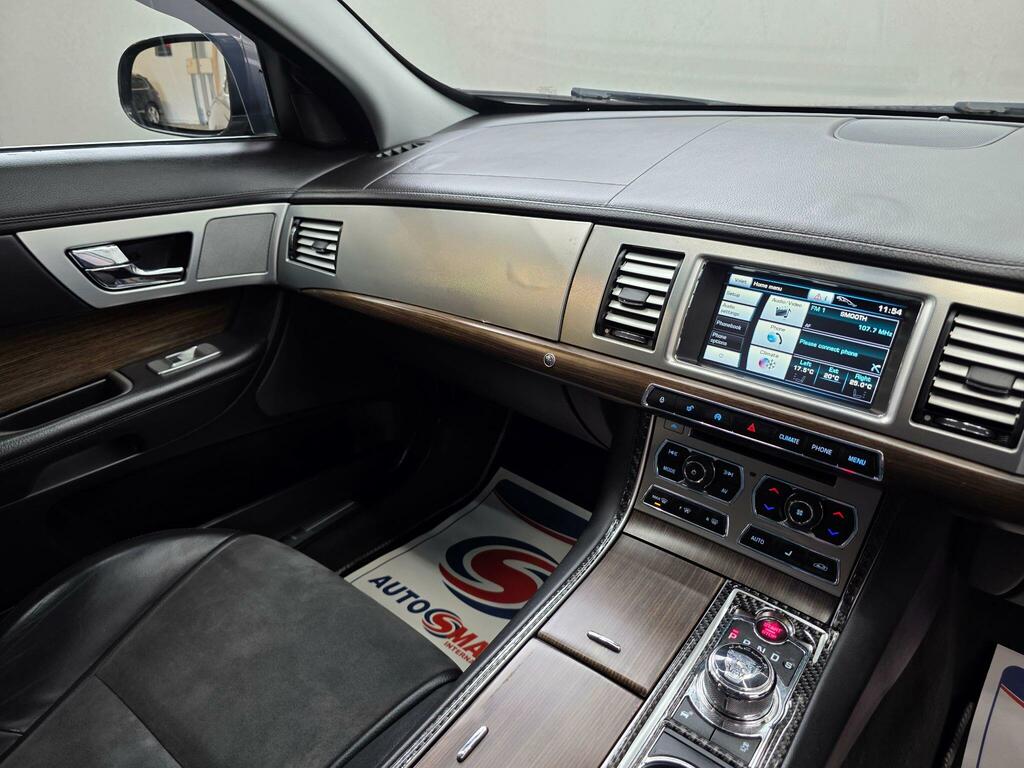 Jaguar XF 2.2L Sport Black #12