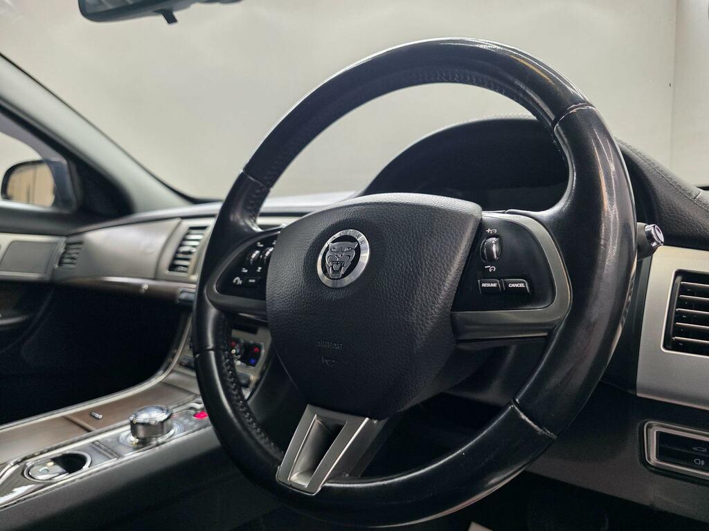 Jaguar XF 2.2L Sport Black #11