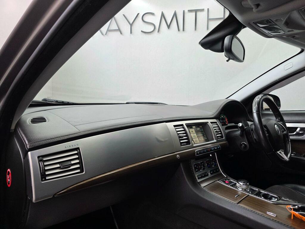 Jaguar XF 2.2L Sport Black #10