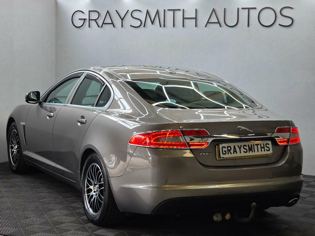 Jaguar XF Se Grey #2