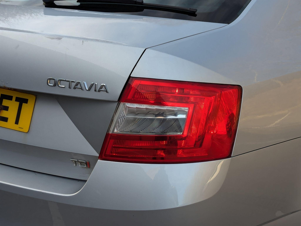 Skoda Octavia Elegance Tdi Cr 5-Door Silver #24