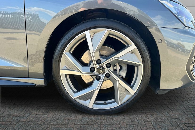 Audi A3 1.5 Tfsi 35 Black Edition Sportback S T Grey #5