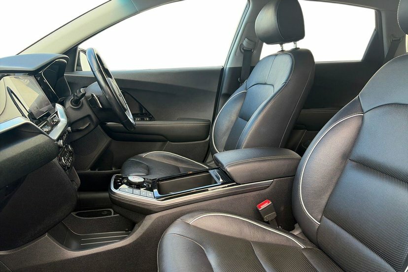 Kia e-Niro 64Kwh 3 Suv 201 Bhp WR70YGG Black #2