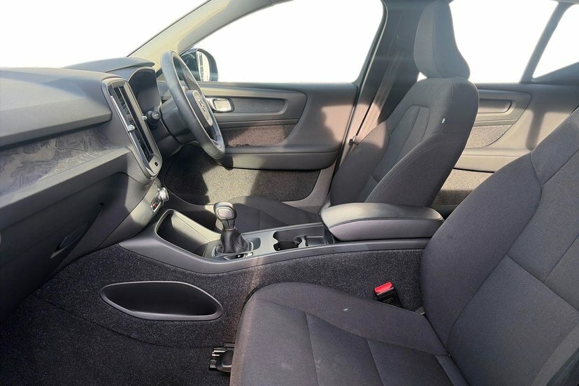 Volvo XC40 1.5 T2 Start Suv 129 Ps Black #2