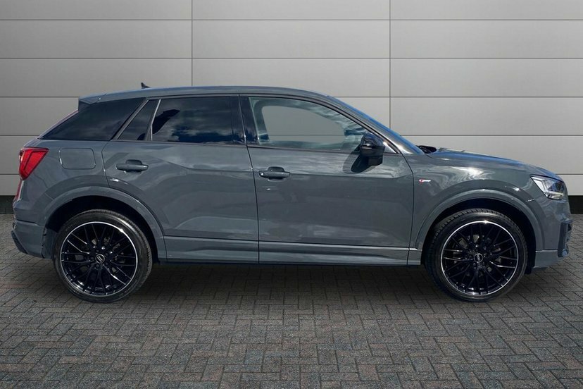 Audi Q2 1.5 Tfsi Cod 35 Black Edition Suv S Tro Grey #4
