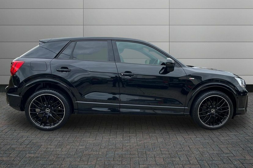 Audi Q2 1.0 Tfsi 30 Black Edition Suv 1 Black #4