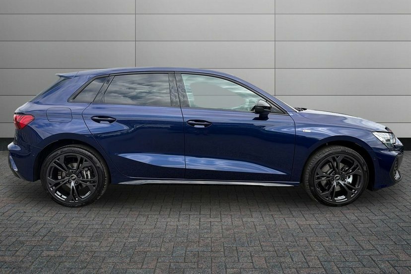 Audi A3 1.5 Tfsie Black Edition Sportback Plug- Blue #4