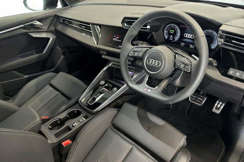Audi A3 1.5 Tfsie Black Edition Sportback Plug- Blue #6
