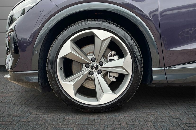 Audi Q4 E Tron 55 Black Edition Sportback Quatt Purple #5
