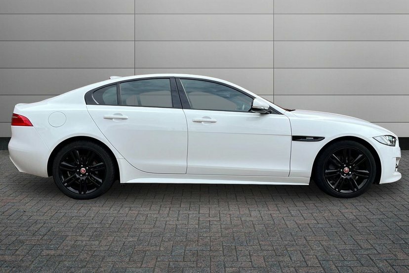 Jaguar XE 2.0D R-sport Saloon 180 Ps White #4