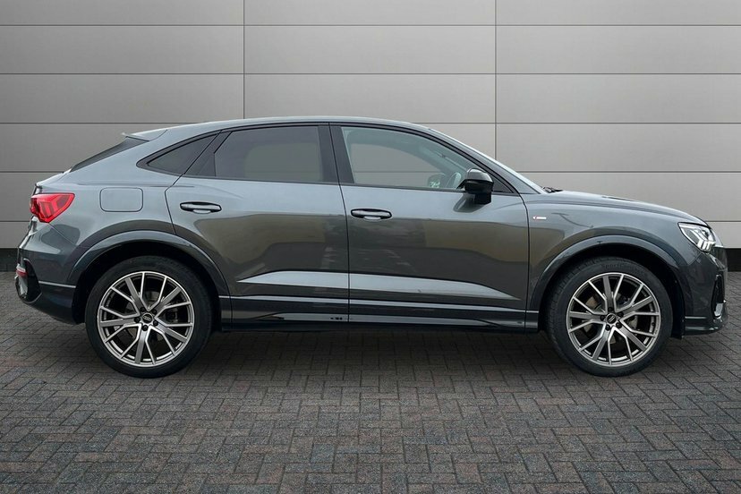 Audi Q3 1.5 Tfsi Cod 35 Black Edition Sportback Grey #4