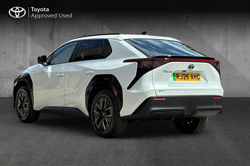 Toyota bZ4X 73.1Kwh Design Suv 224 Ps White #4