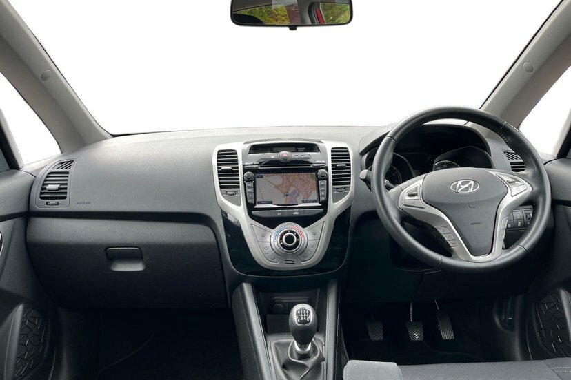 Hyundai Ix20 1.6 Se Nav Hatchback 125 Ps Red #6