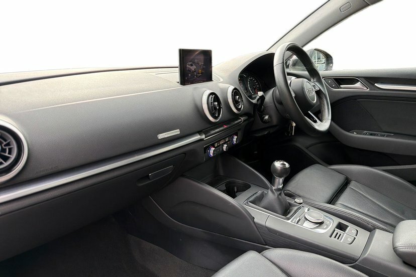Audi A3 1.6 Tdi 30 Sport Sportback 116 Black #2