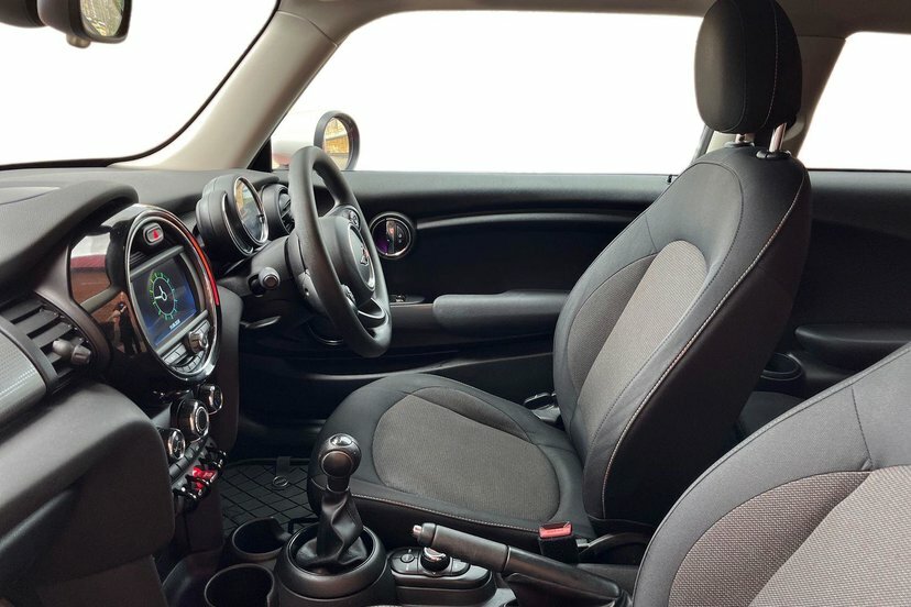 Mini Hatch 1.5 Cooper Classic Hatchback 13 Red #2