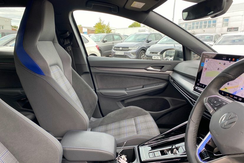 Volkswagen e-Golf 1.5 Tsi Ehybrid 19.7Kwh Style Hatchback Black #19