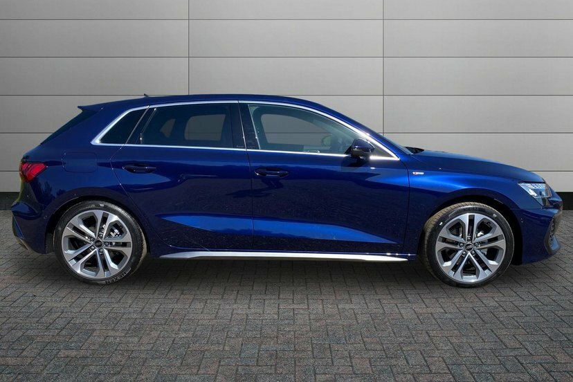 Audi A3 1.5 Tfsi 30 S Line Sportback S Tronic Blue #4