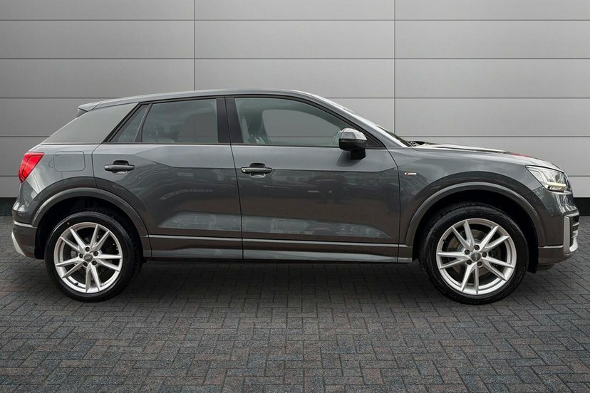 Audi Q2 1.4 Tfsi Cod S Line Suv 150 Ps GD18YSH Grey #4
