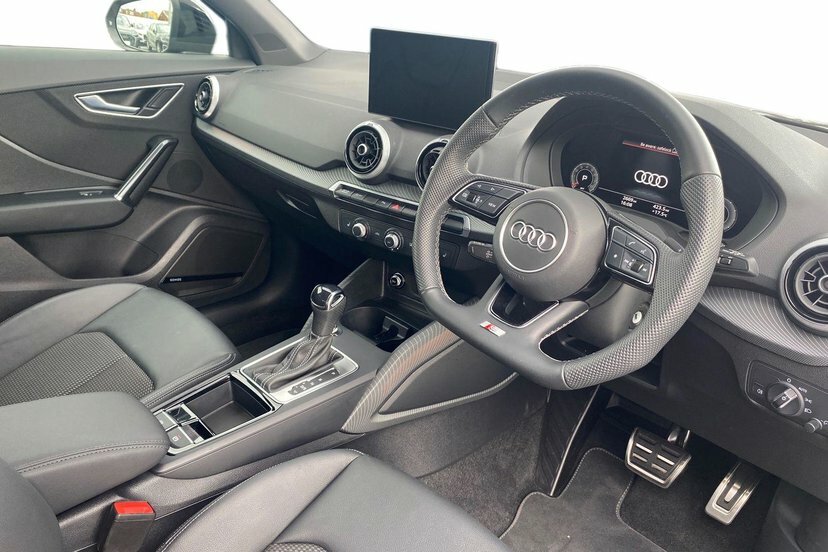 Audi Q2 1.5 Tfsi Cod 35 Black Edition Suv S Tro EK26PUF Grey #6