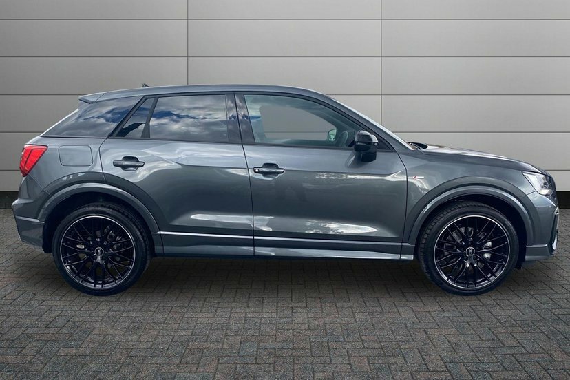 Audi Q2 1.5 Tfsi Cod 35 Black Edition Suv S Tro EK26PUF Grey #4